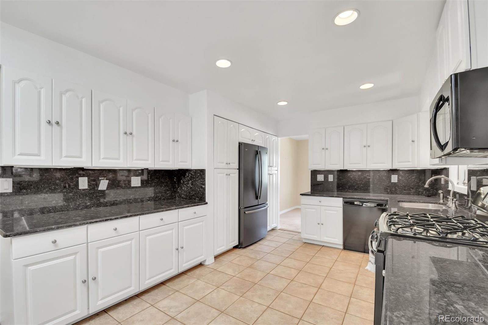 48 Scott Drive S