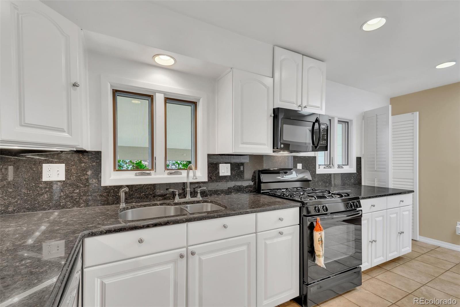 48 Scott Drive S