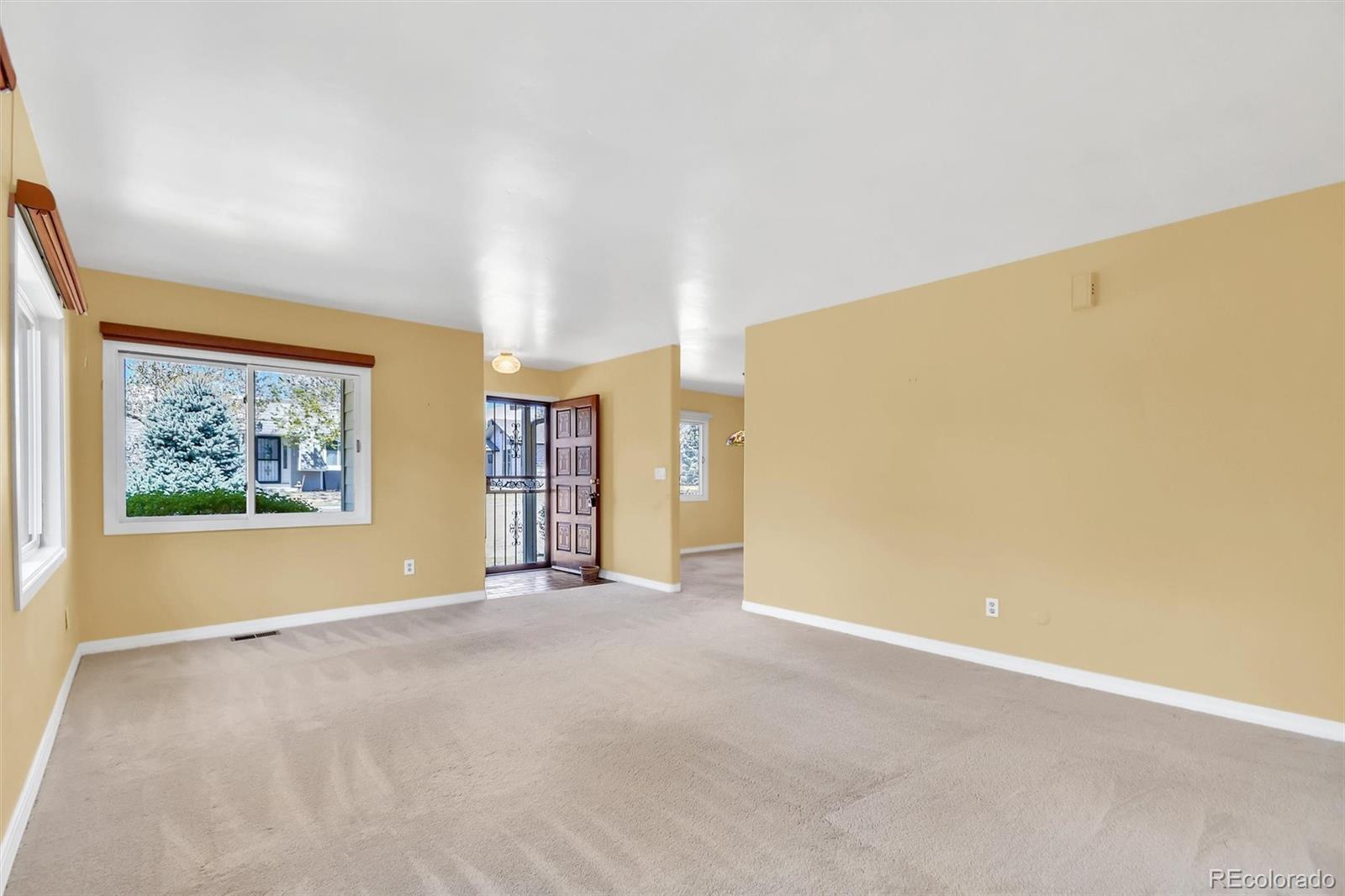 48 Scott Drive S