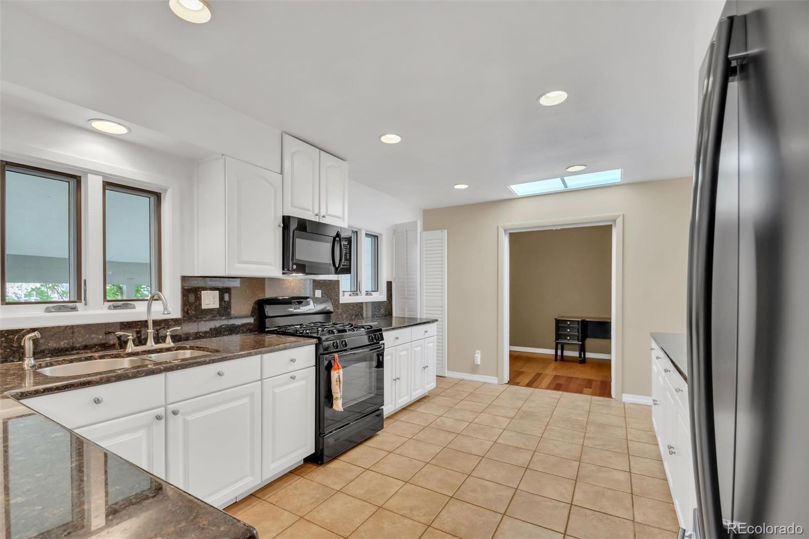 48 Scott Drive S