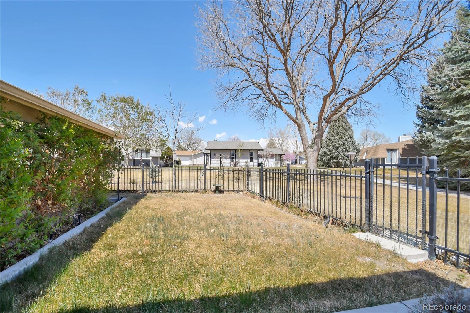 48 Scott Drive S