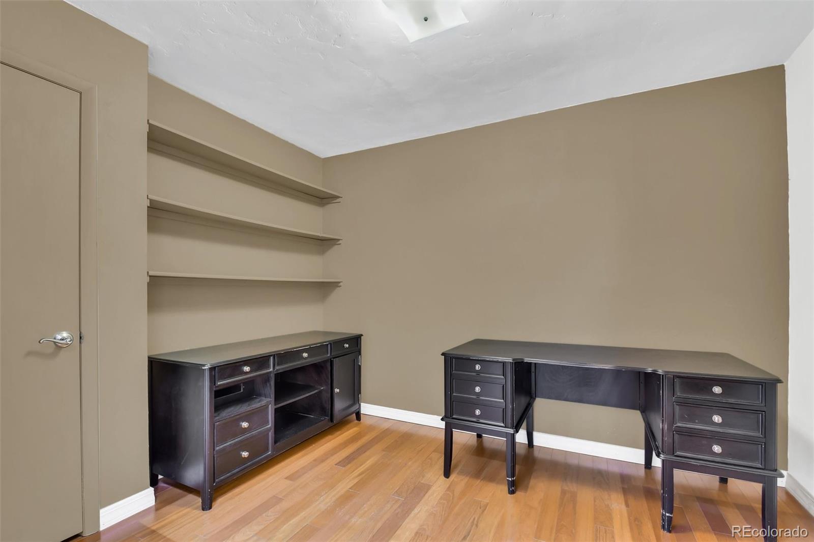 48 Scott Drive S