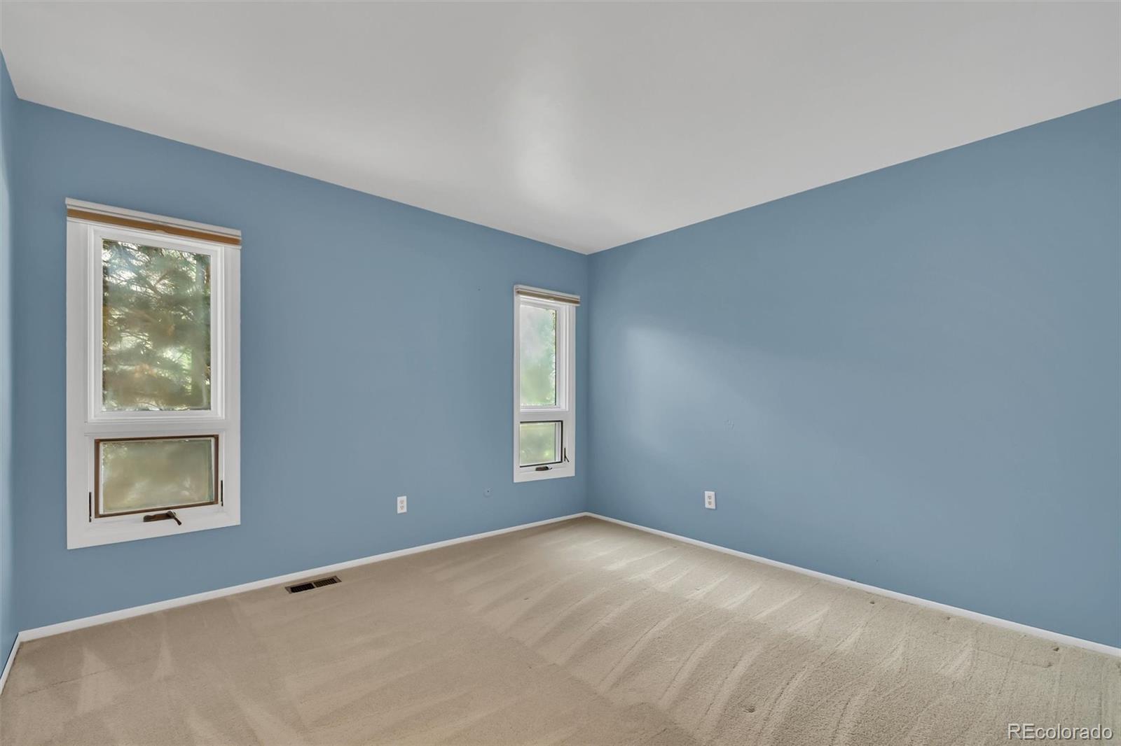 48 Scott Drive S