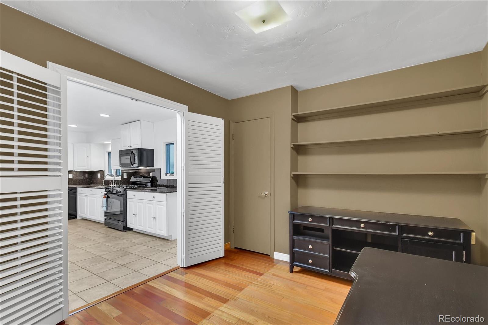 48 Scott Drive S