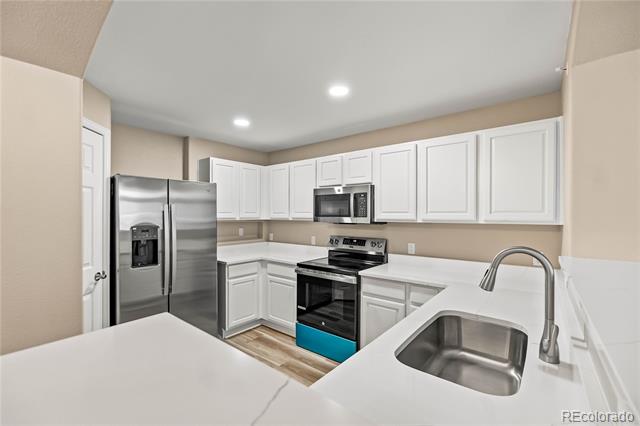 474 Black Feather Loop Unit: 411