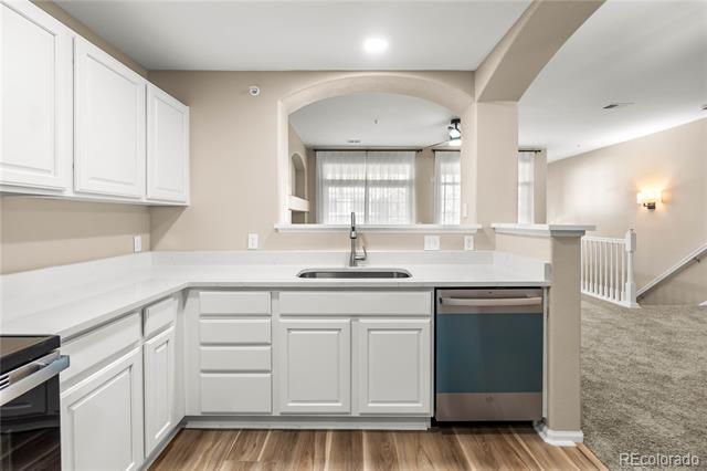 474 Black Feather Loop Unit: 411