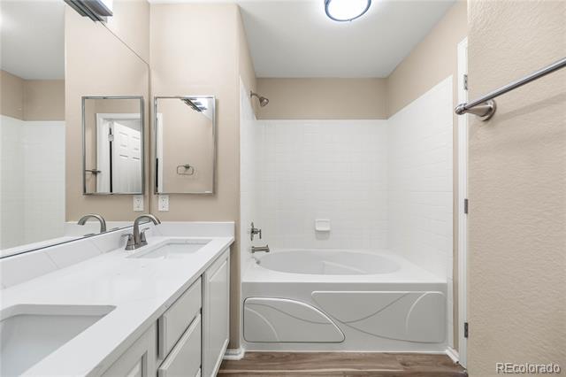 474 Black Feather Loop Unit: 411