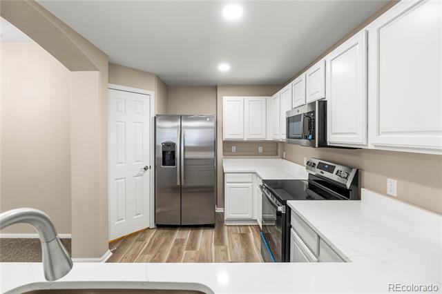 474 Black Feather Loop Unit: 411