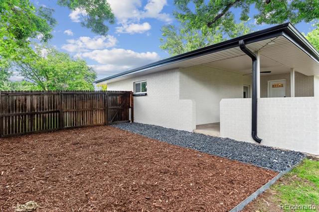210 E Graves Avenue