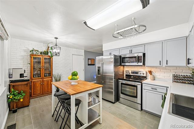 746 S Nile Way