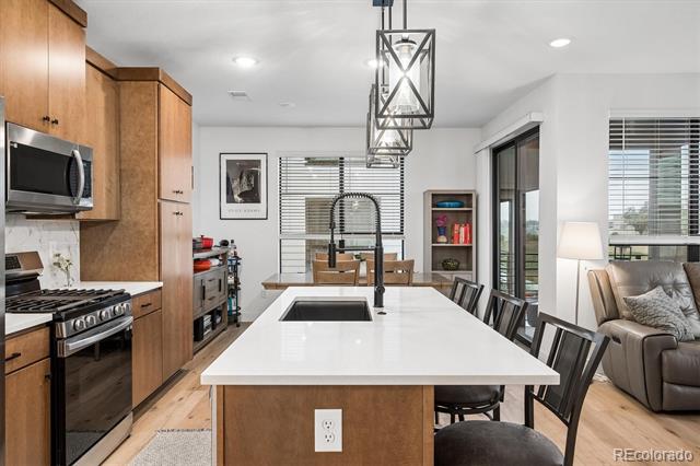 2064 S Holly Street Unit: 2-6