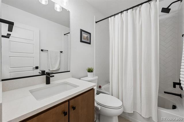 2064 S Holly Street Unit: 2-6