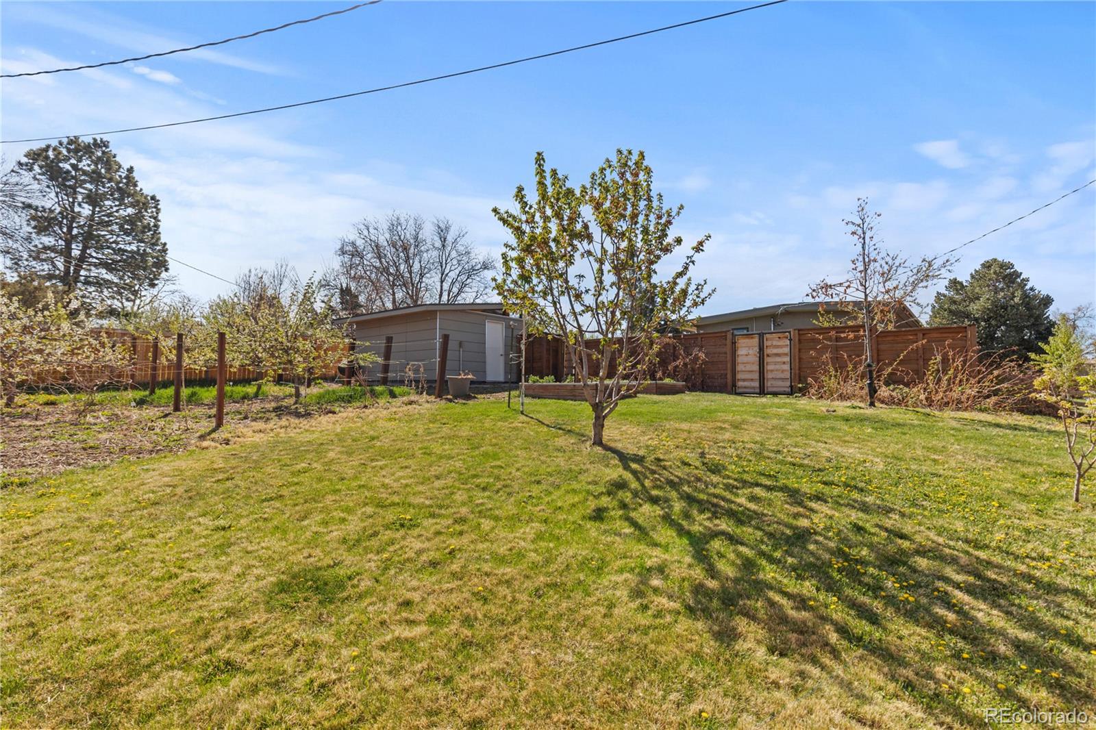 3035 E Maplewood Avenue