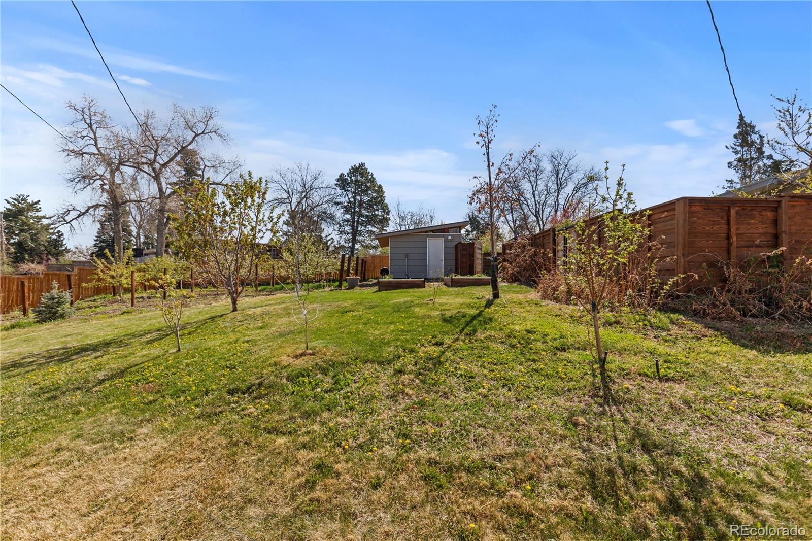 3035 E Maplewood Avenue