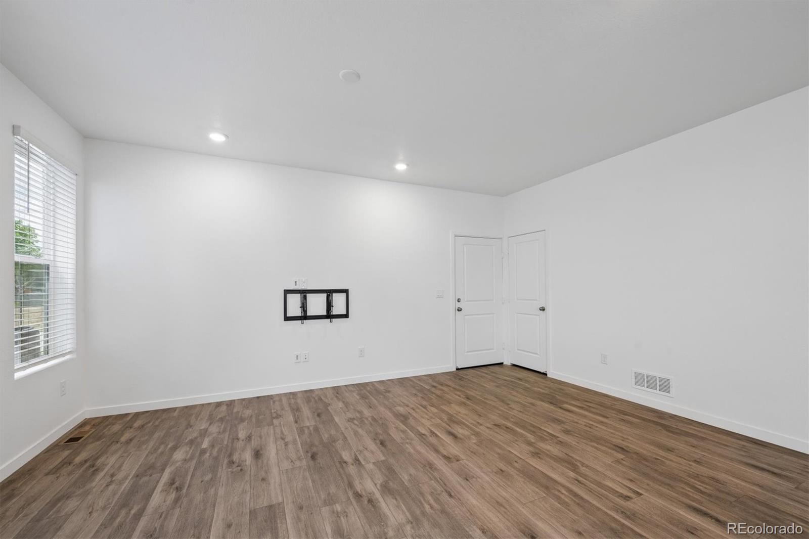 1426 Sun Way