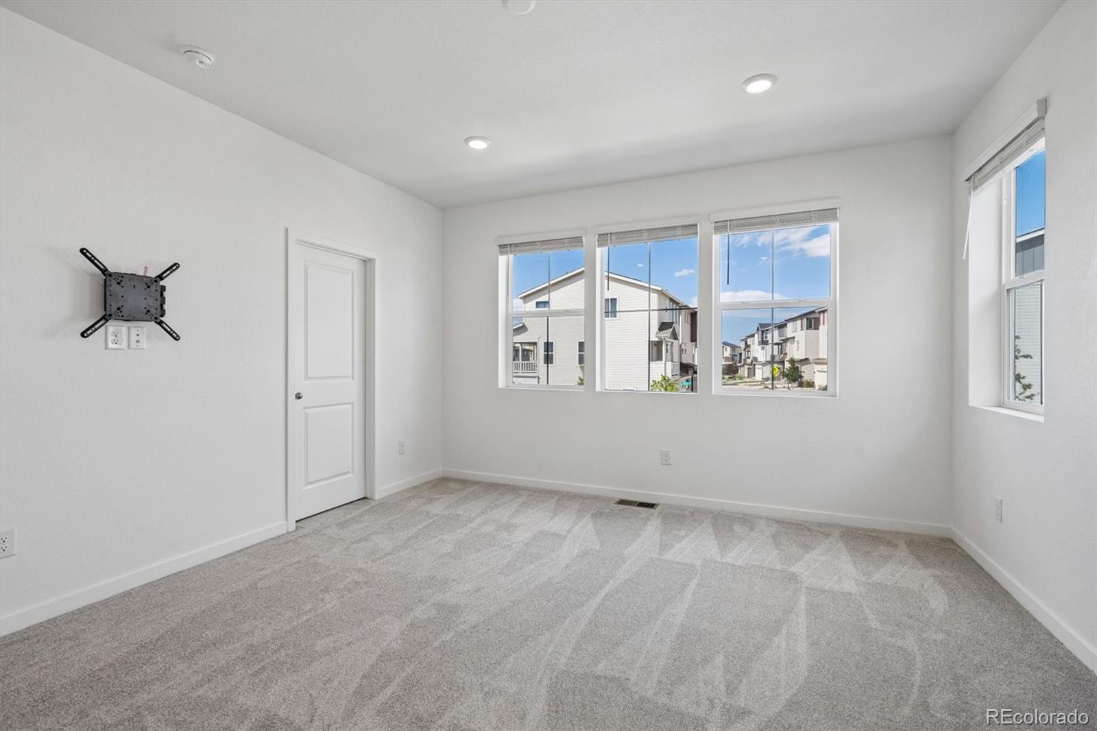1426 Sun Way