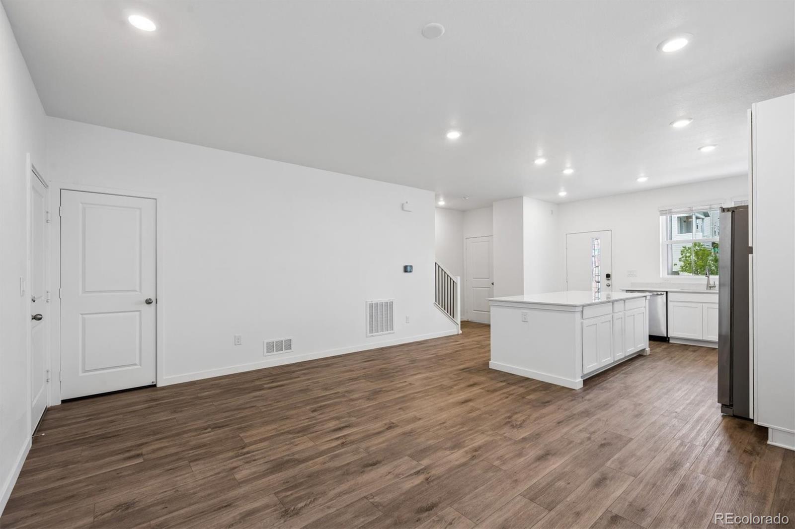 1426 Sun Way