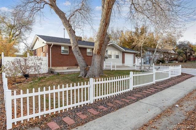 1055 Iris Street