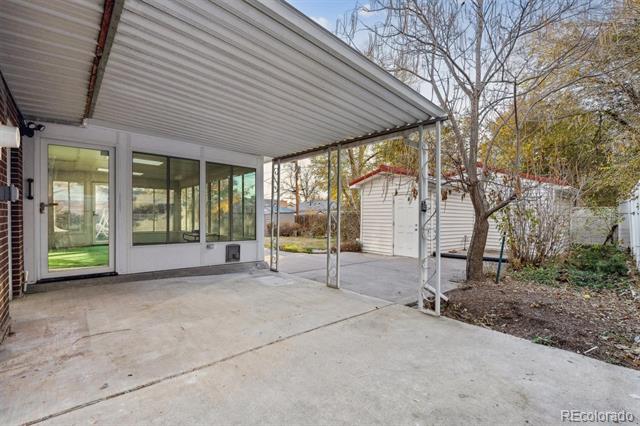1055 Iris Street
