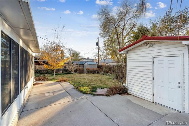 1055 Iris Street