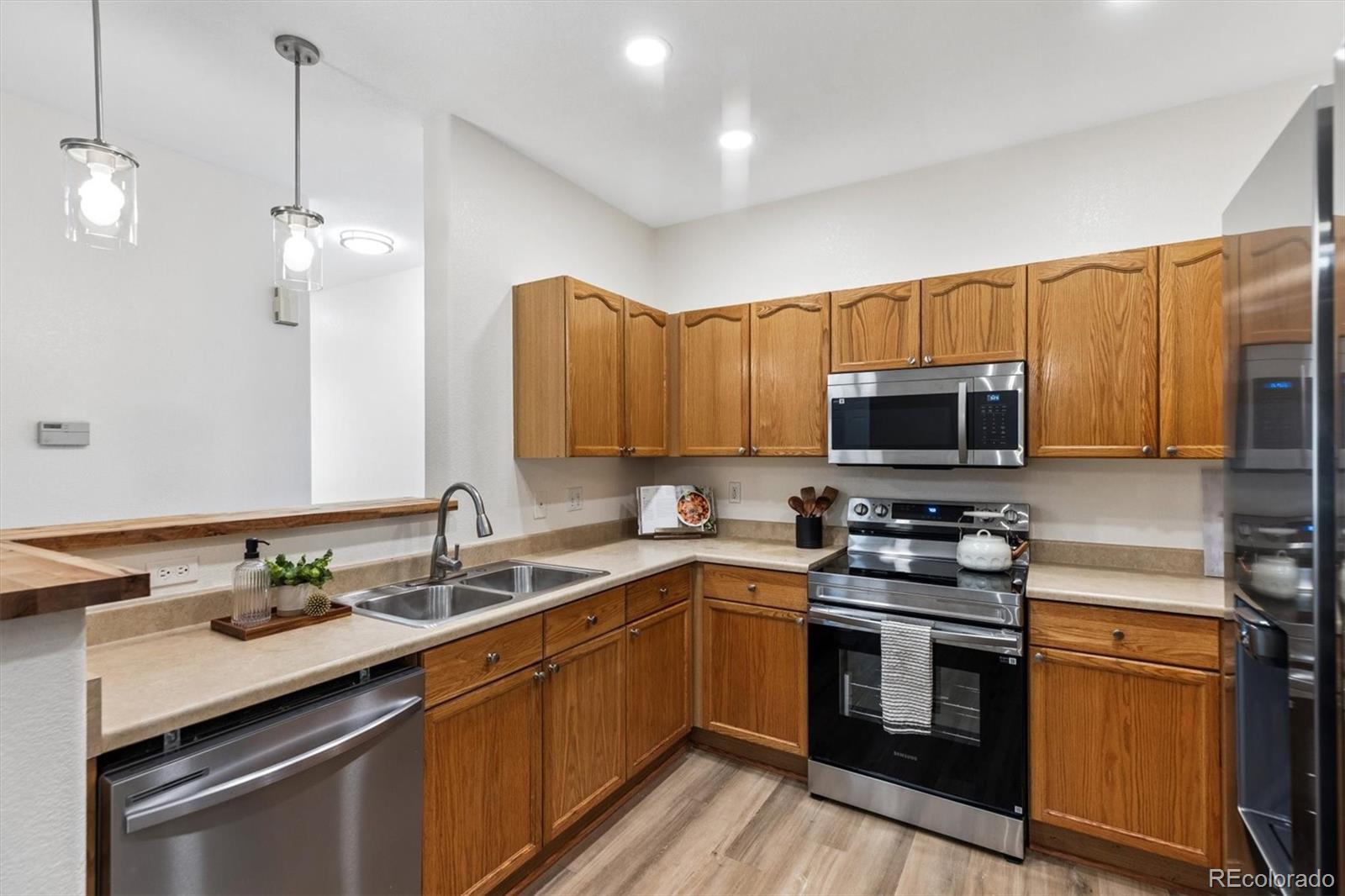 8456 S Hoyt Way Unit: 205