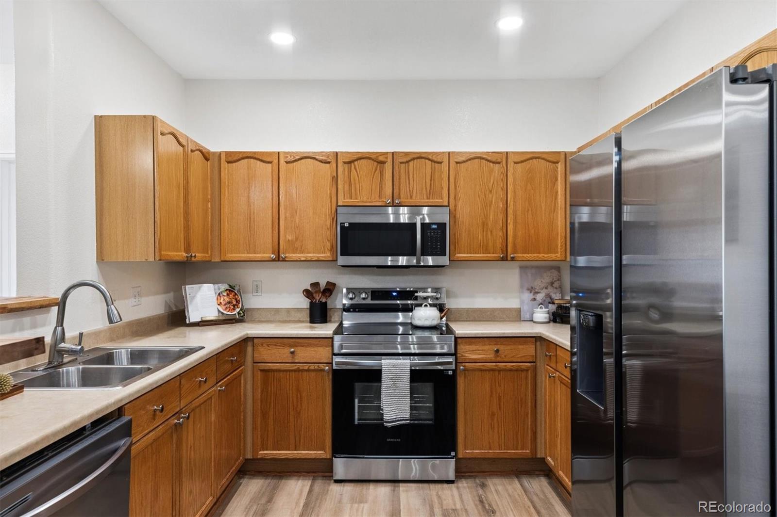 8456 S Hoyt Way Unit: 205