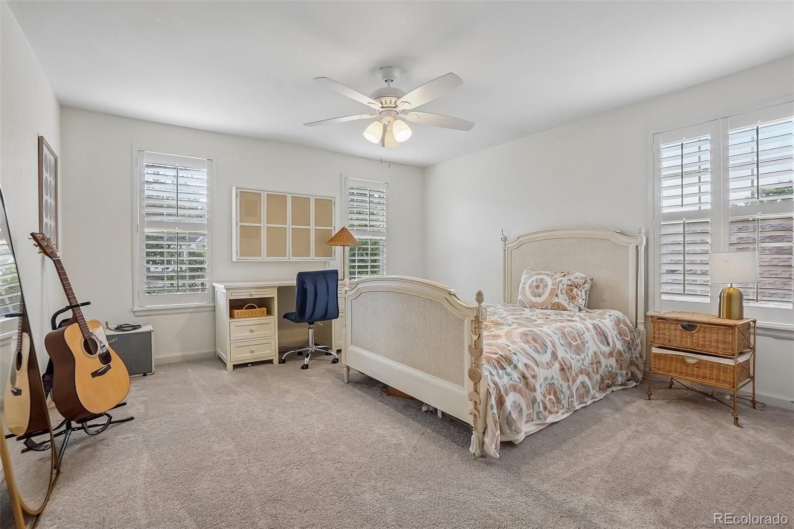 5436 S Everett Way