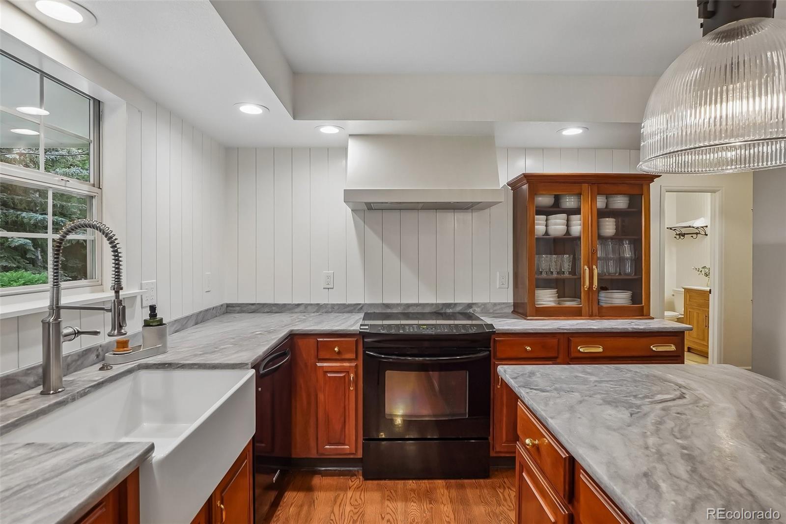 5436 S Everett Way