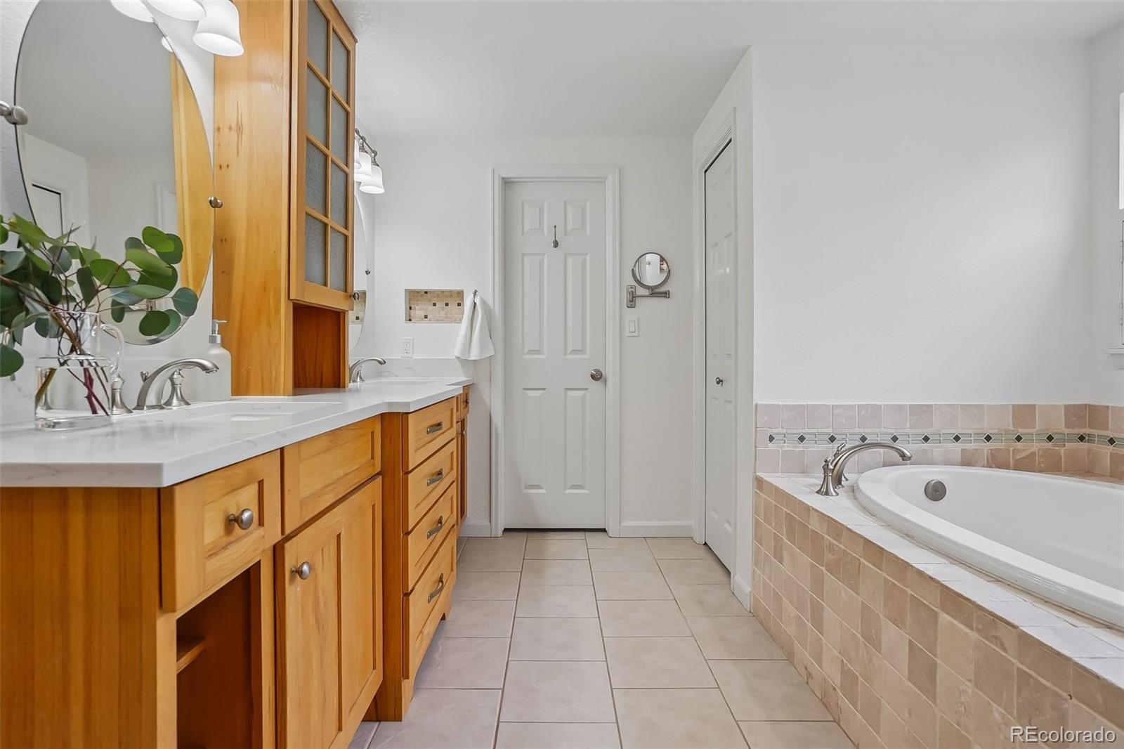 5436 S Everett Way