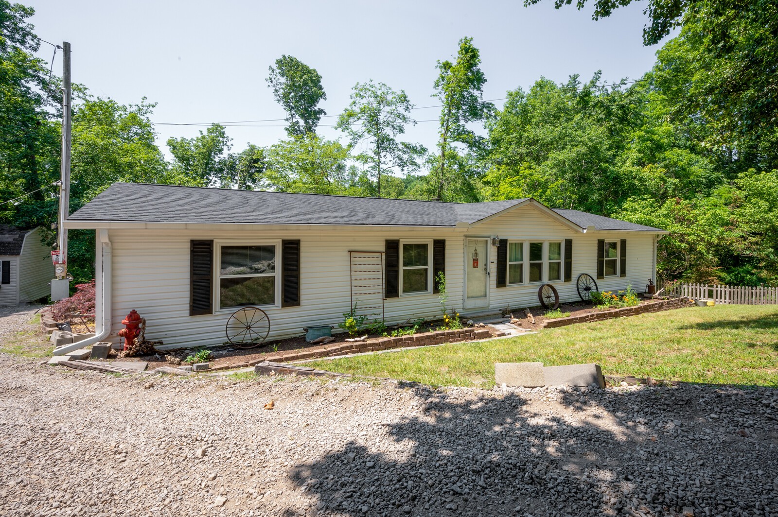 1023 Hopewood Ln