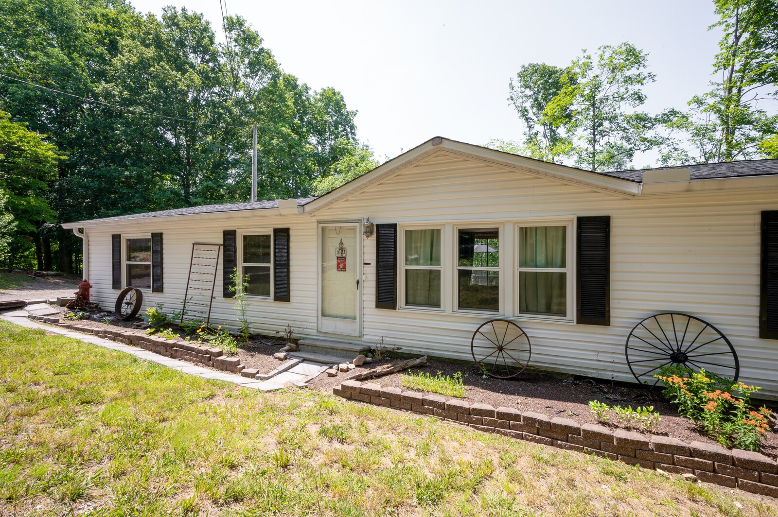 1023 Hopewood Ln
