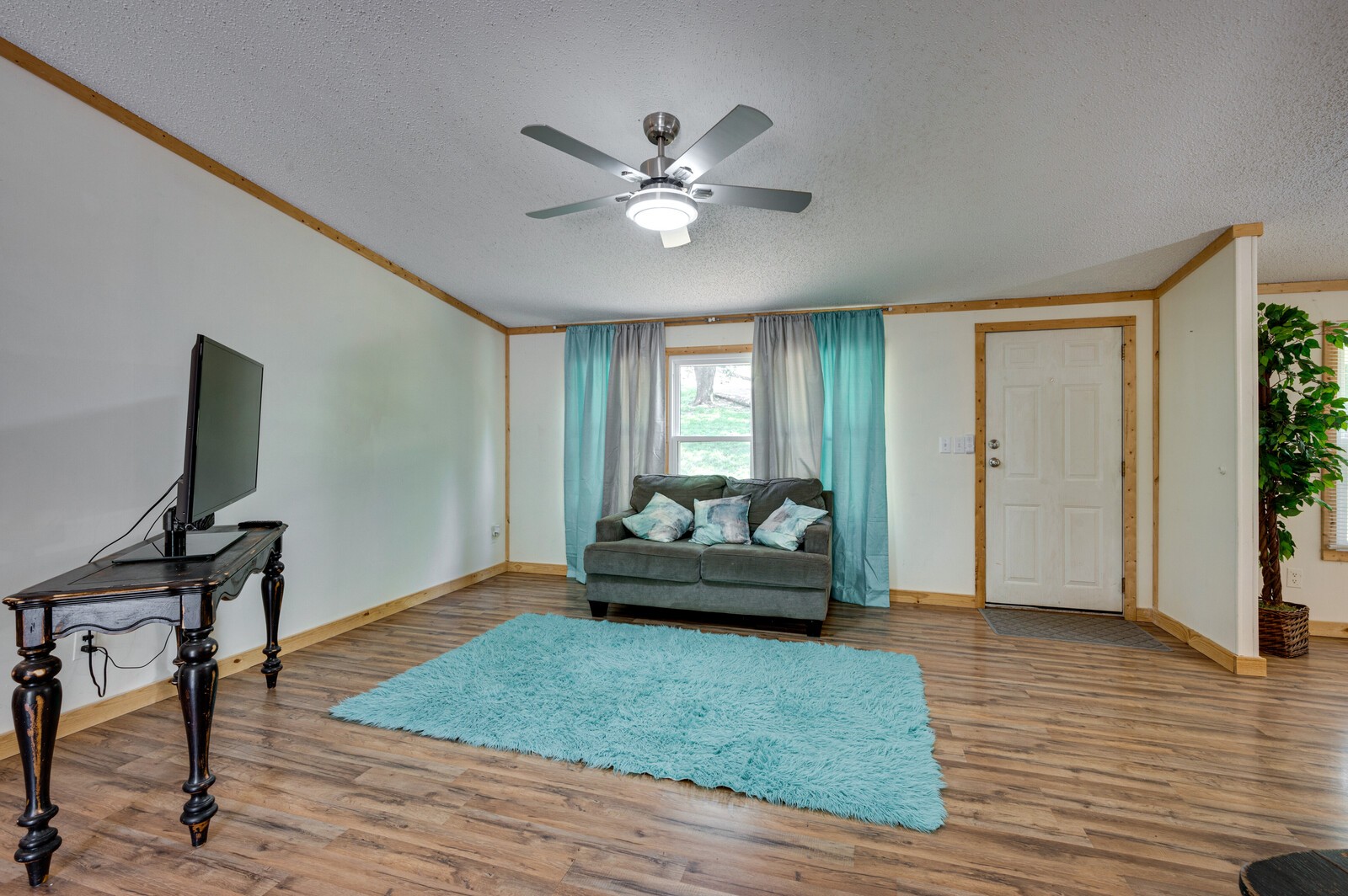 1023 Hopewood Ln