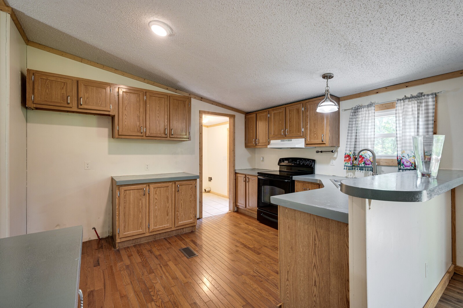 1023 Hopewood Ln
