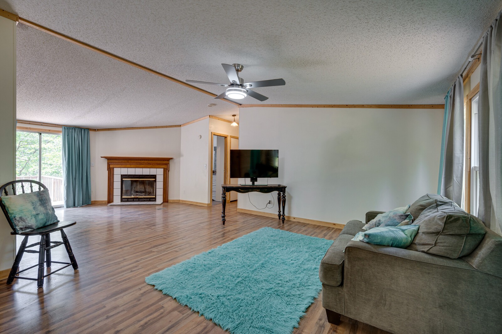 1023 Hopewood Ln