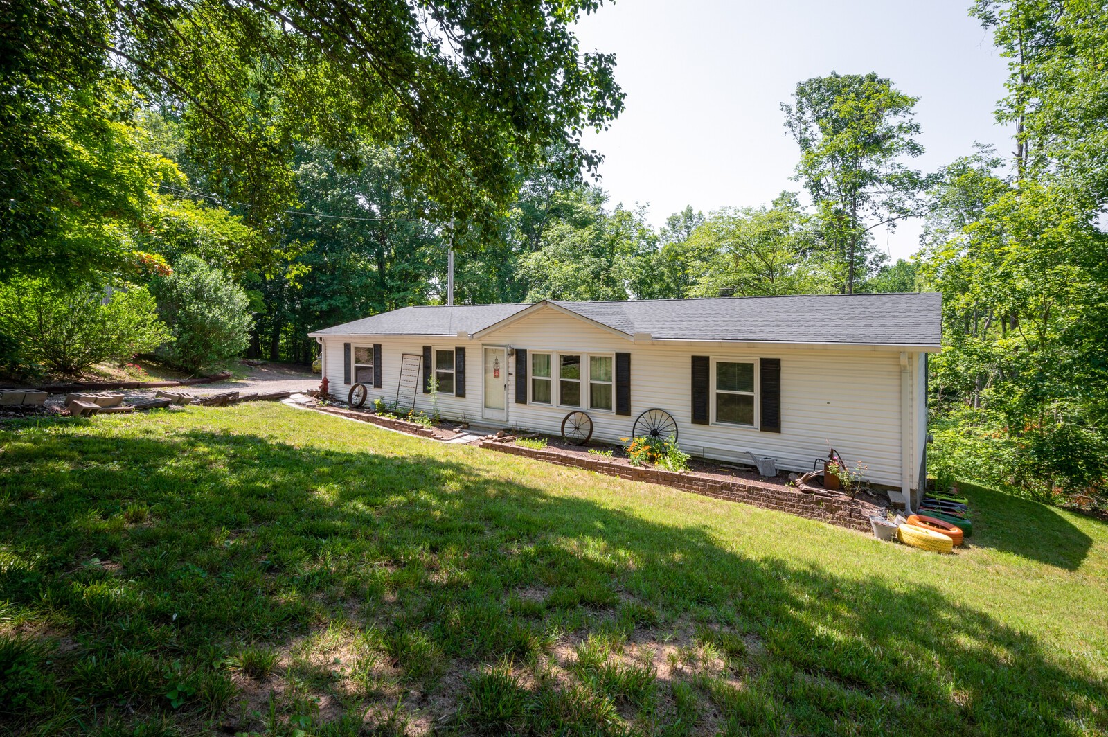 1023 Hopewood Ln