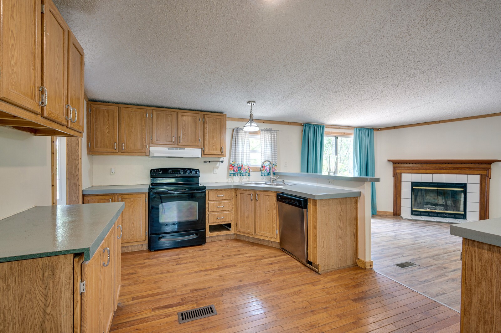 1023 Hopewood Ln