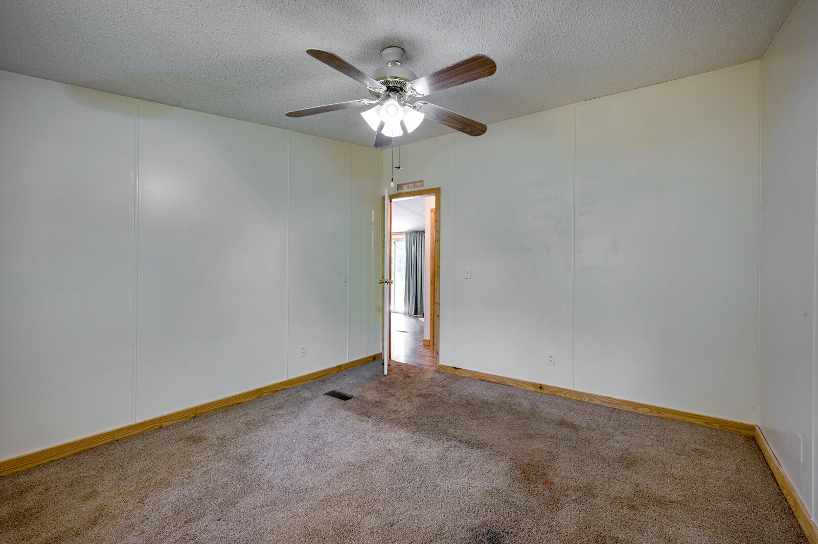 1023 Hopewood Ln
