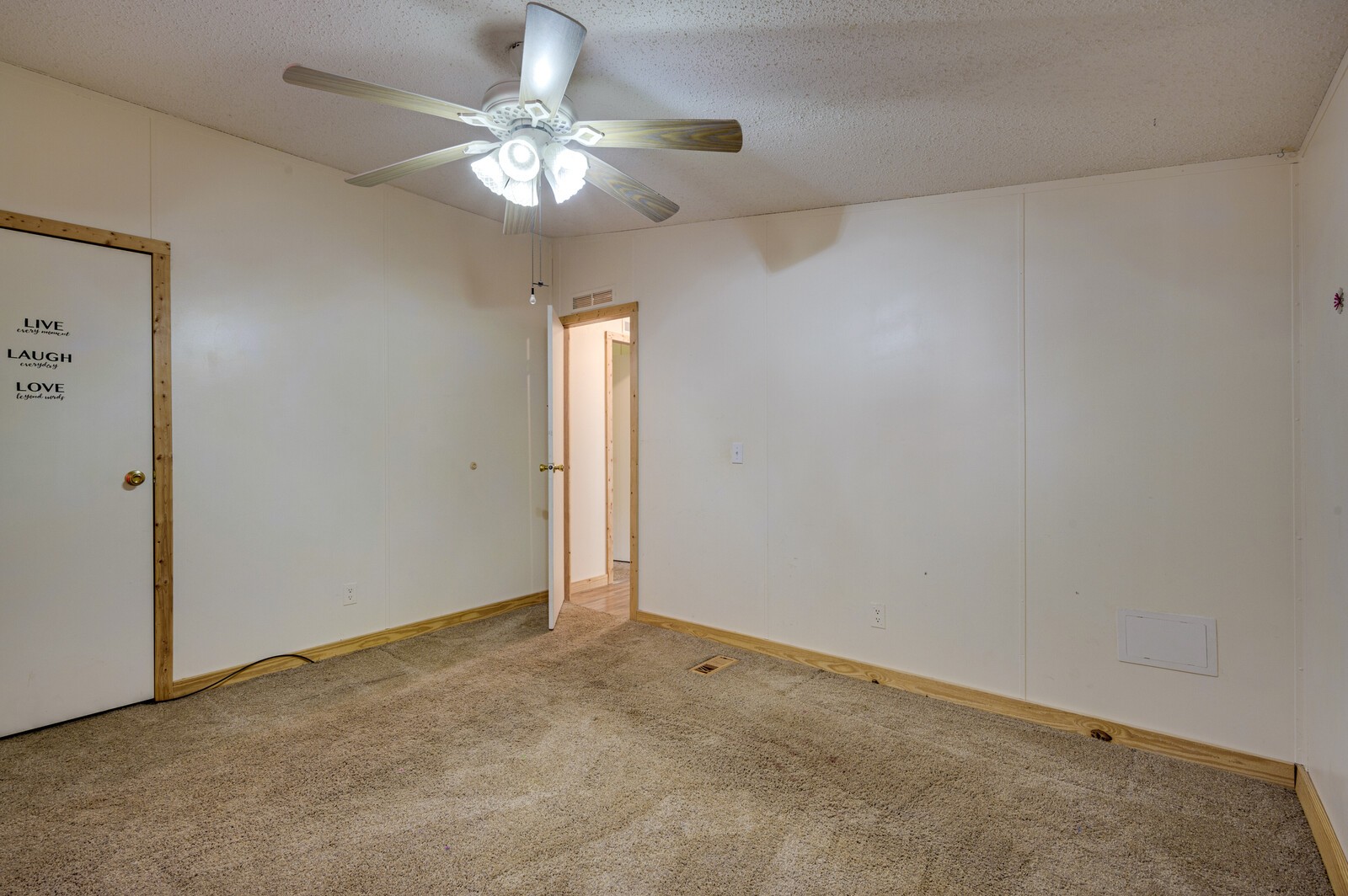 1023 Hopewood Ln