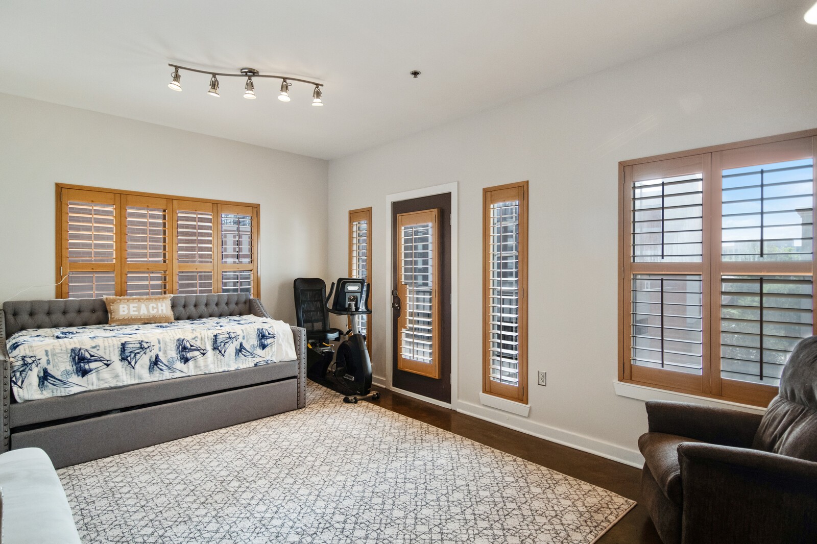 1803 Broadway Unit: 503