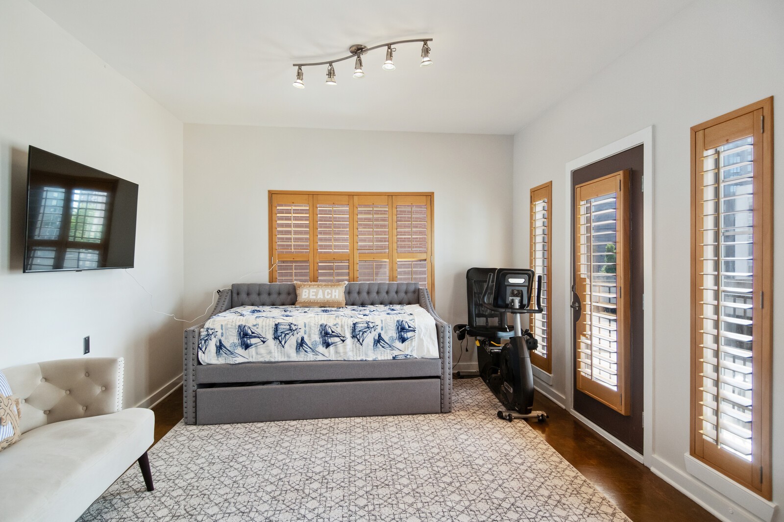 1803 Broadway Unit: 503