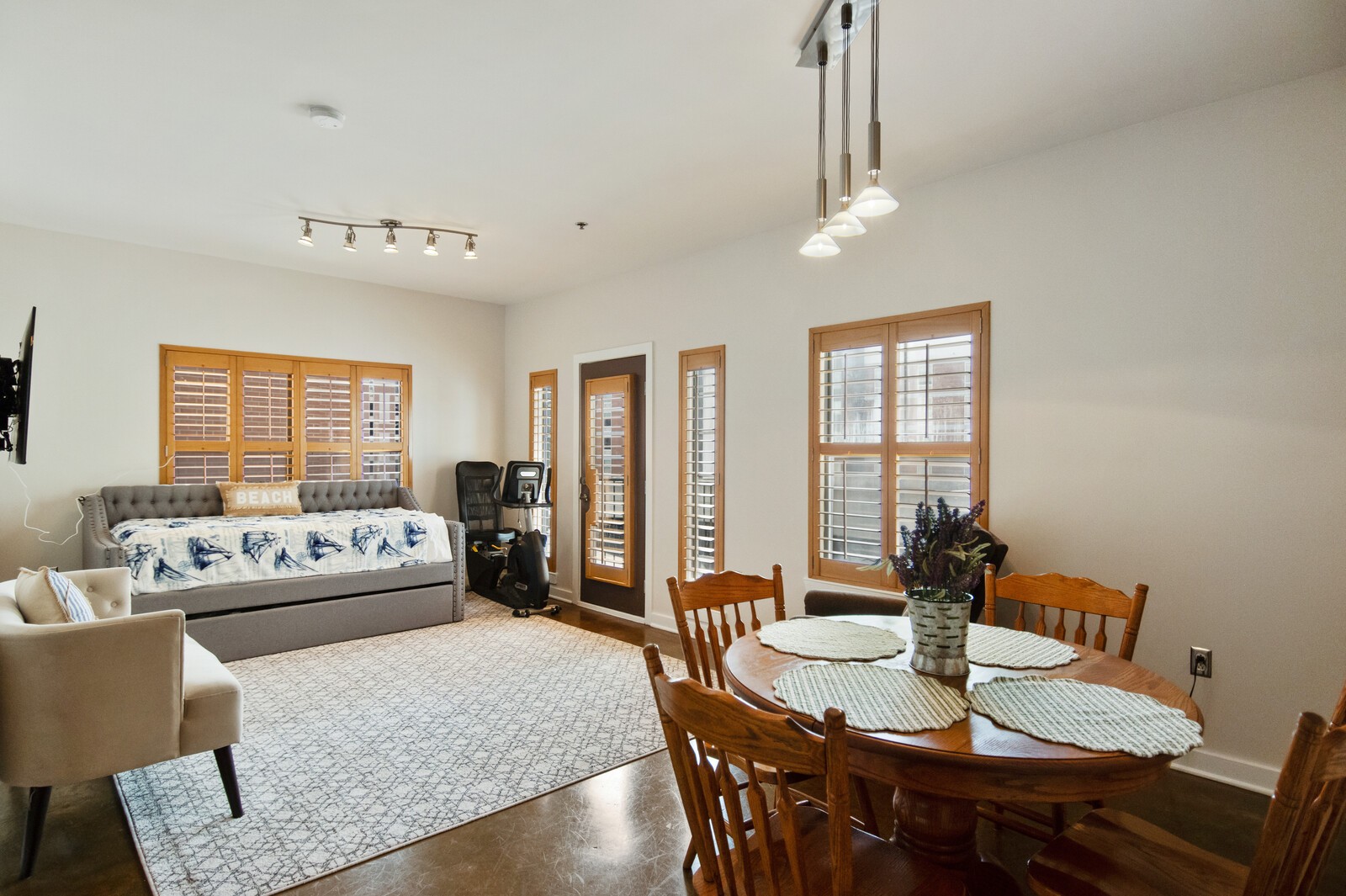 1803 Broadway Unit: 503