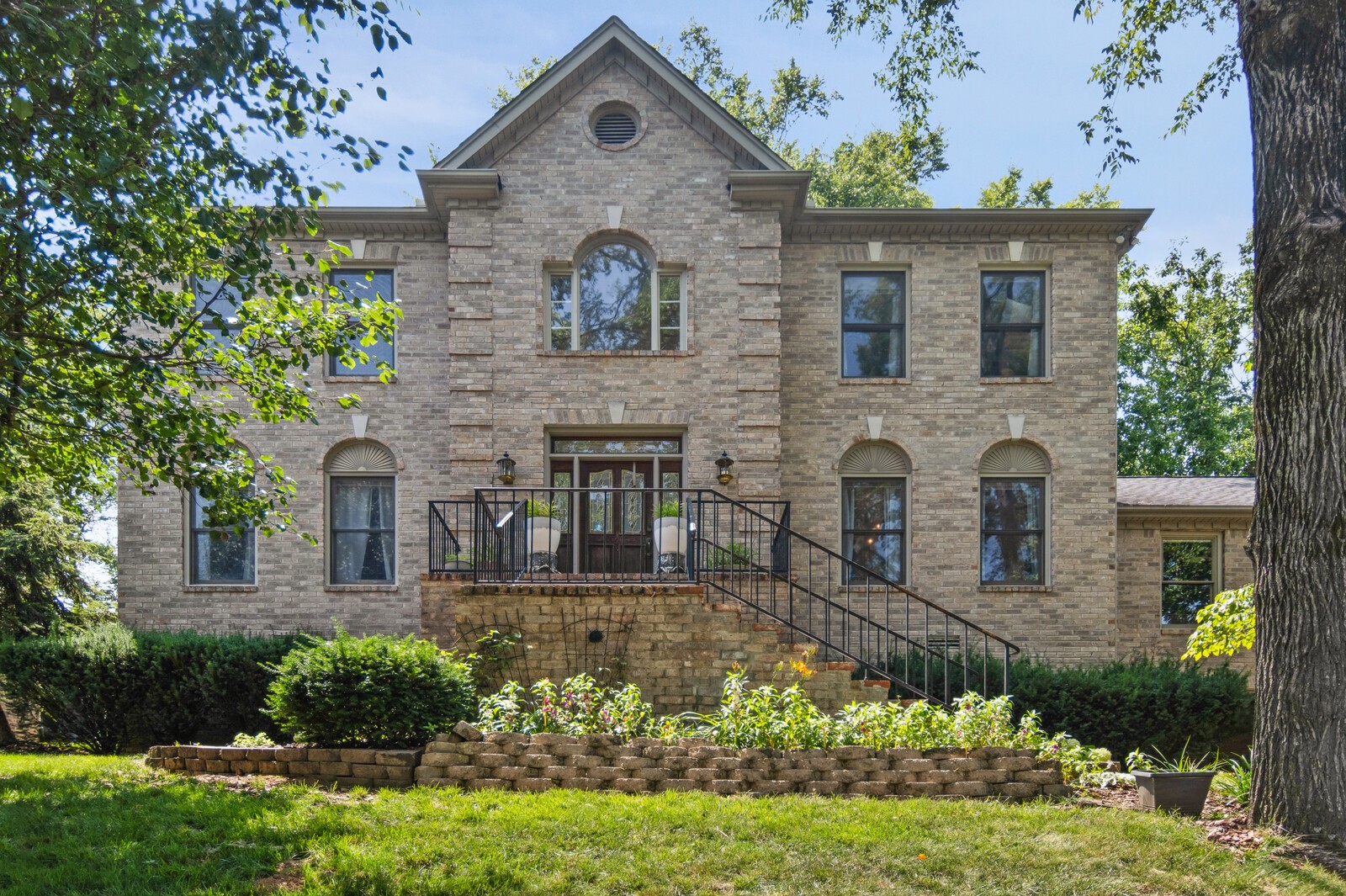 8468 Indian Hills Dr