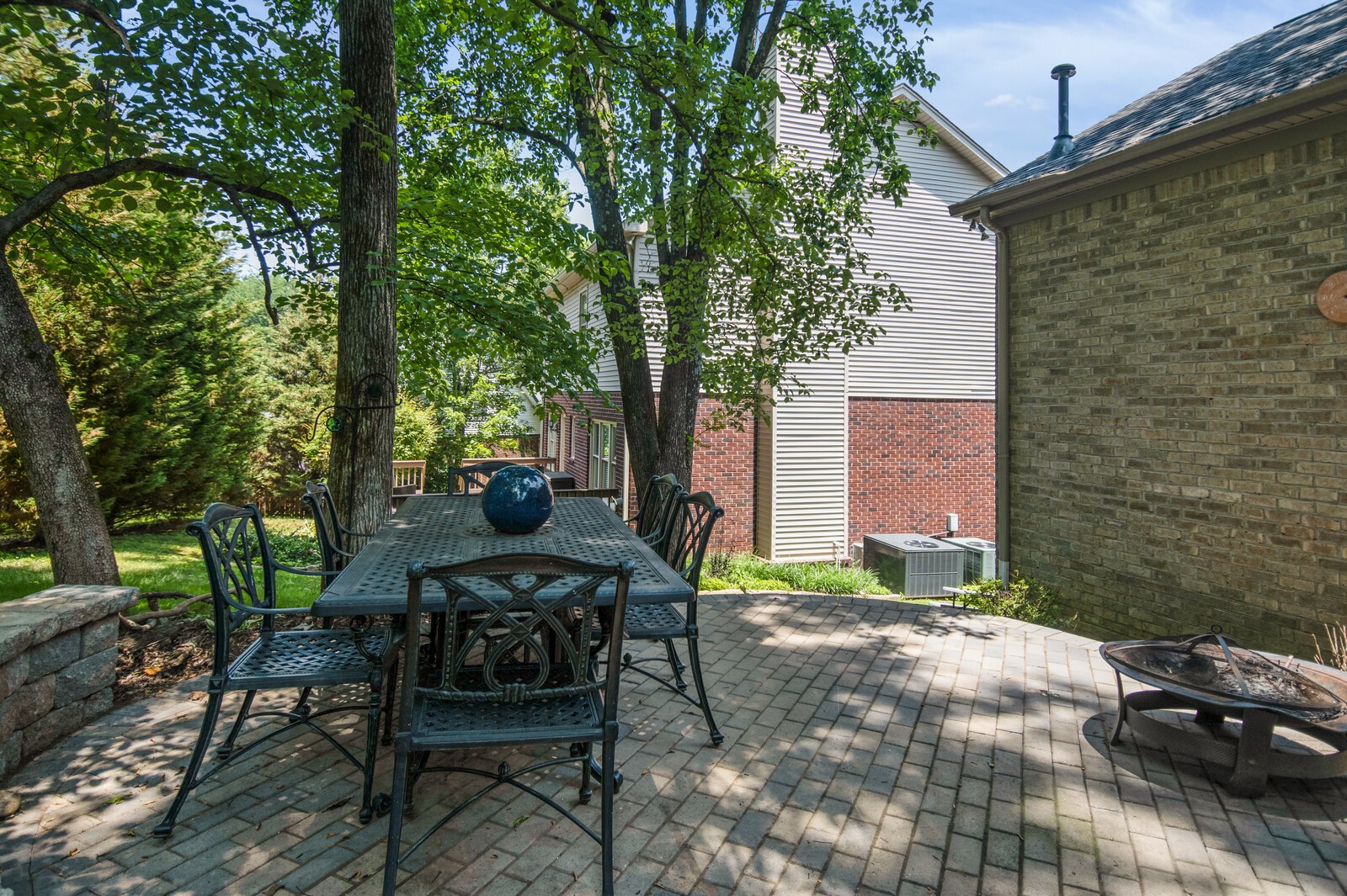 8468 Indian Hills Dr