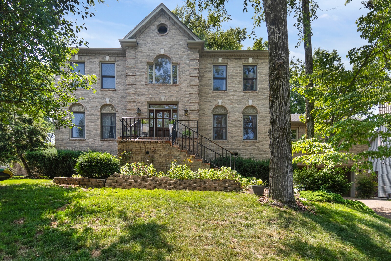 8468 Indian Hills Dr