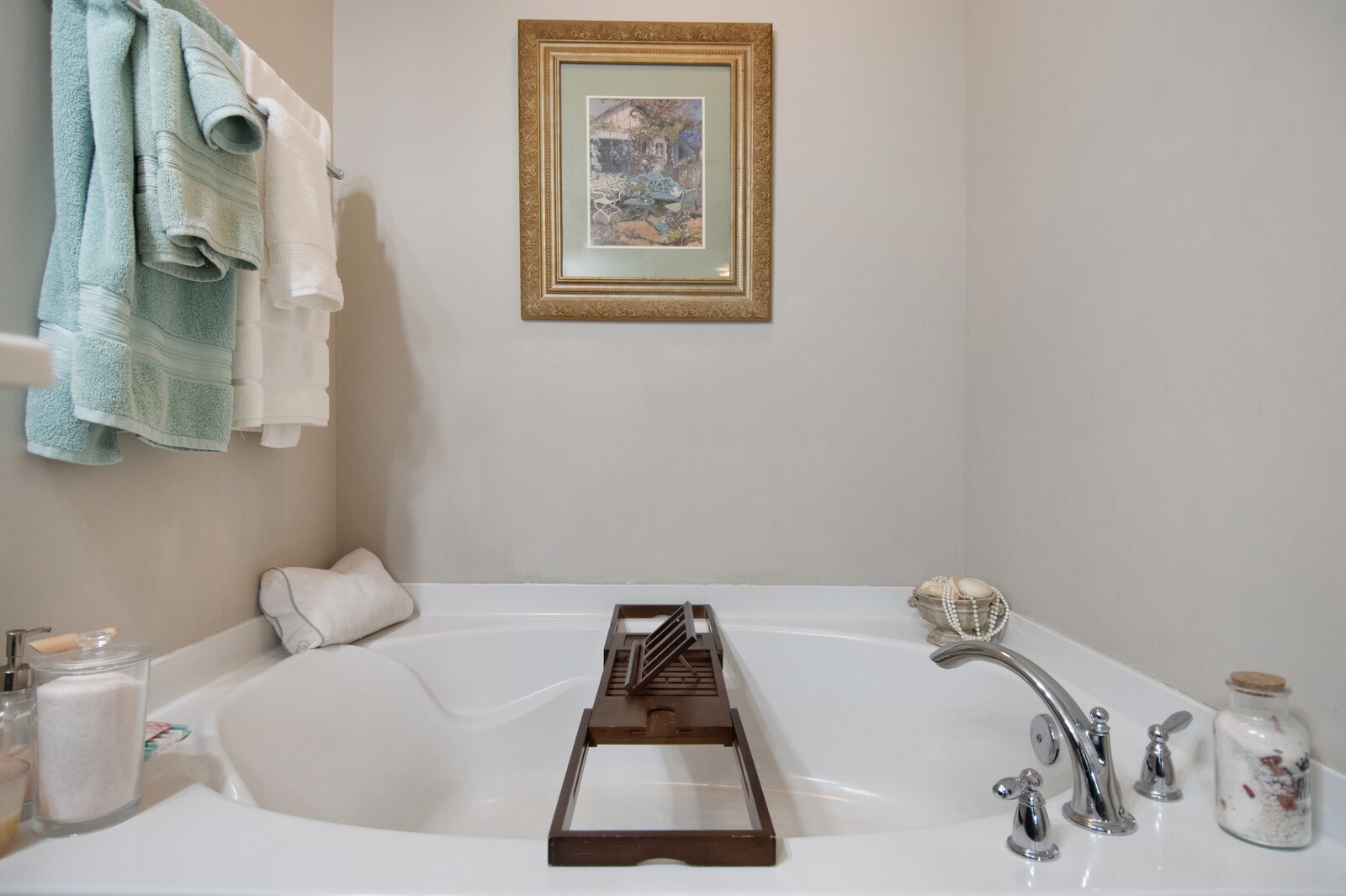 146 Ambassador Private Cir