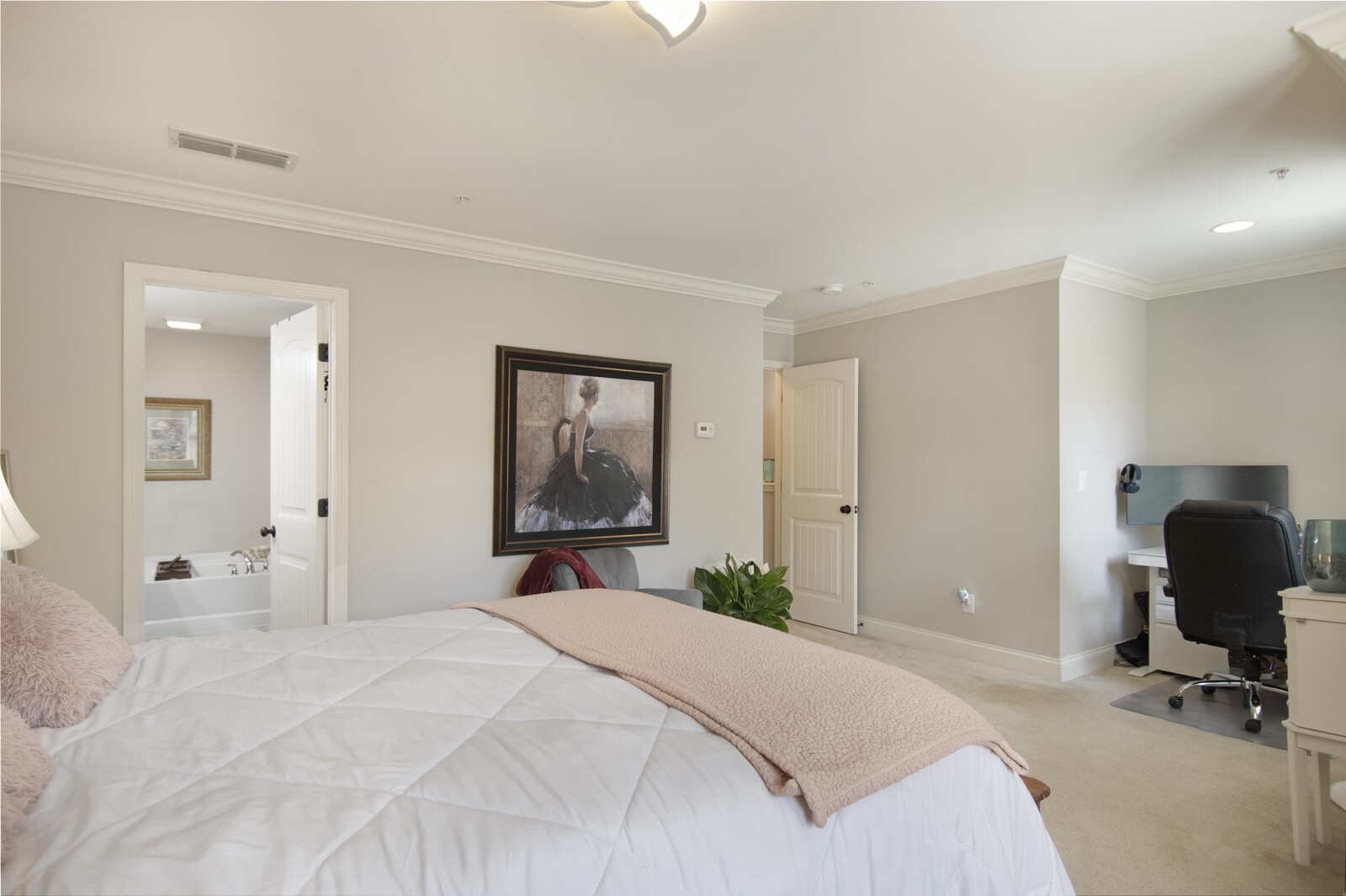 146 Ambassador Private Cir