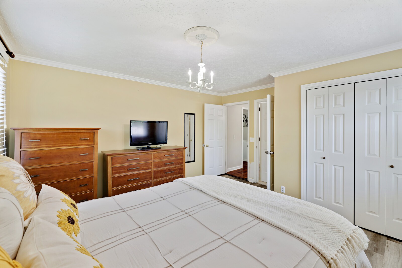102 Monitor Ln