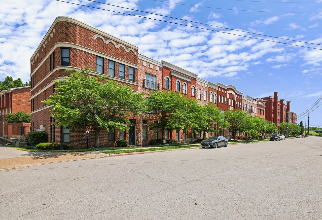 760 Wedgewood Park Unit: 208