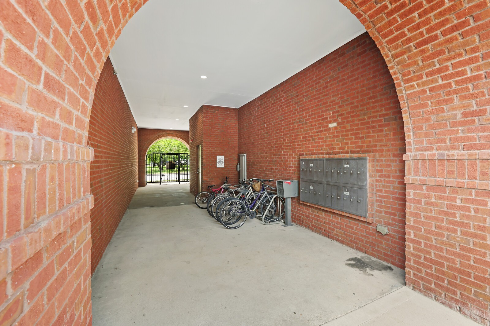 760 Wedgewood Park Unit: 208
