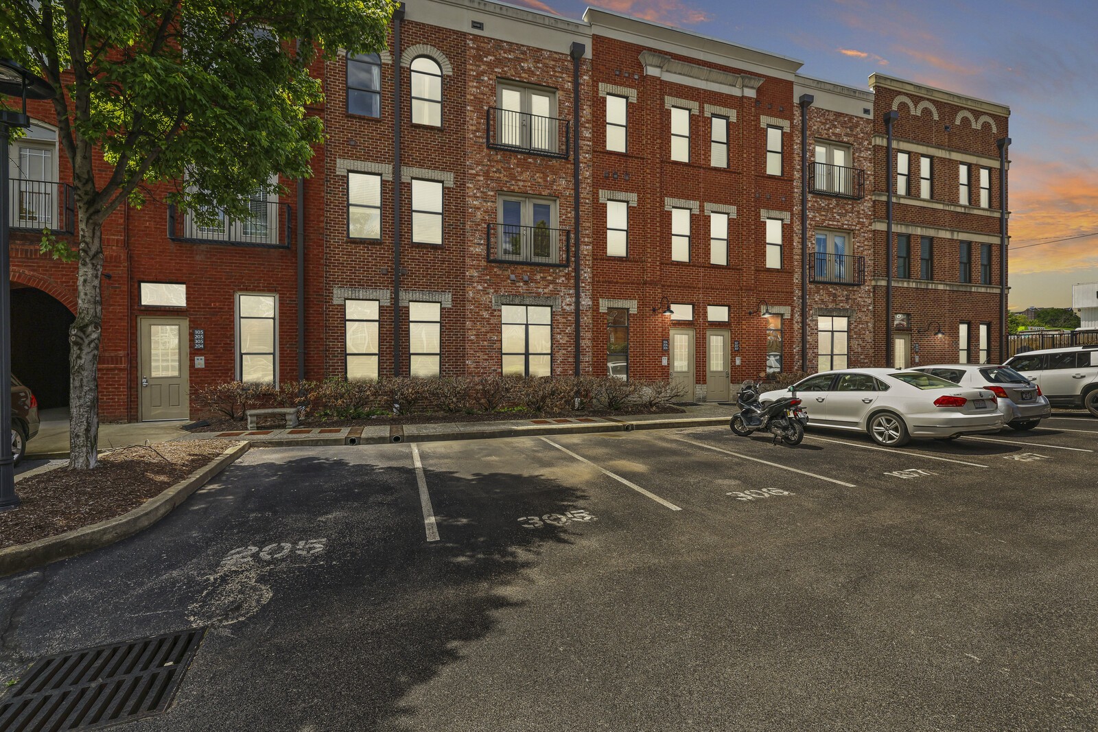 760 Wedgewood Park Unit: 208
